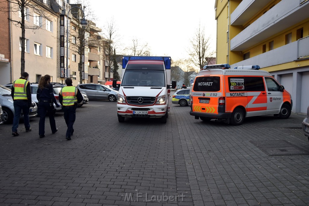 Feuer 1 Koeln Vingst Hesshofplatz P48.JPG - Miklos Laubert